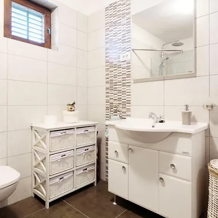 Lastavica Apartment *