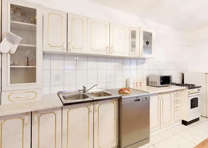 Lastavica Galovac (Zadar)